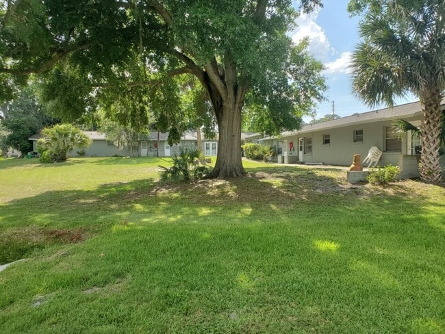 Building Photo - Lake Susan - Bougainvillea