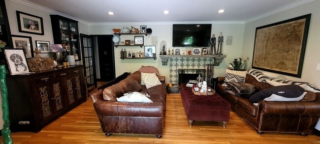 Building Photo - Midtown Ventura 3+2 Single Family Home $52...