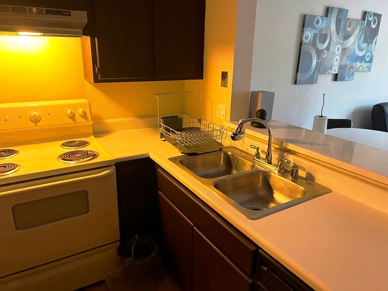 Building Photo - 8889 Caminito Plz