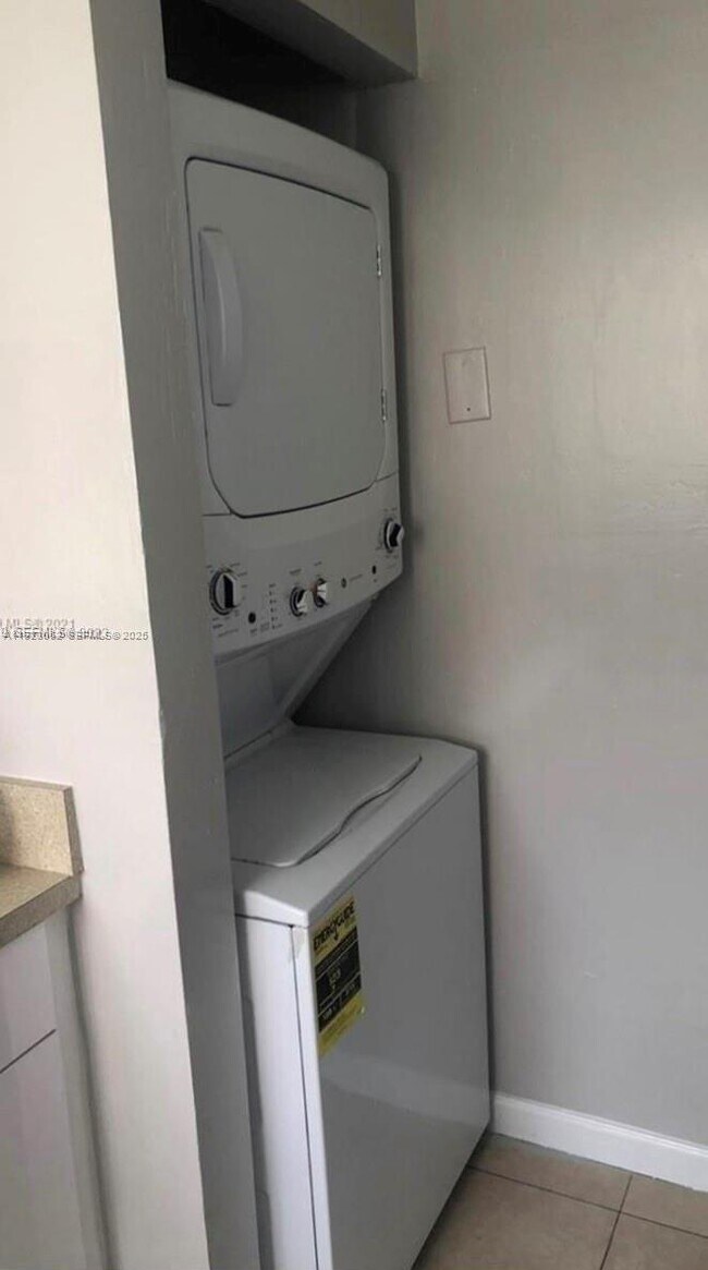 Building Photo - 1301 S Franklin Ave