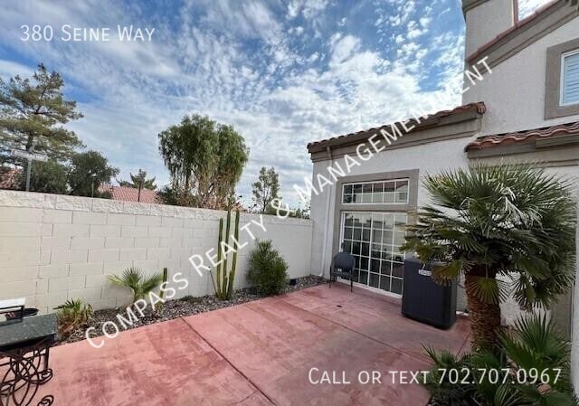 Building Photo - 380 Seine Way