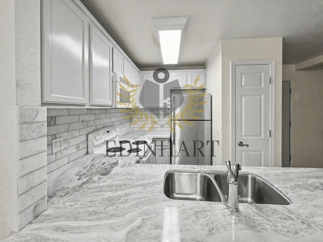 Building Photo - 2909 Huntington Blvd