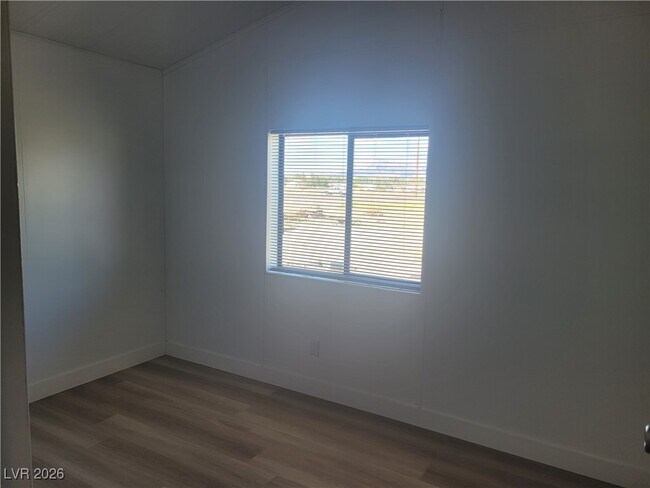 Building Photo - 1060 S Bunch St