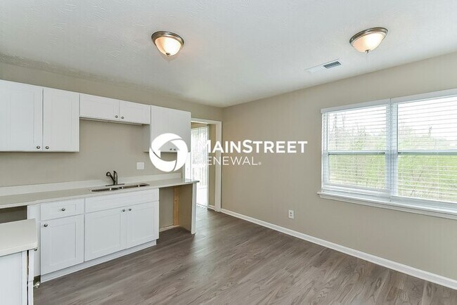 Building Photo - 4 Bedroom Pet-Friendly Home in Atlanta, GA with Main Street Renewal