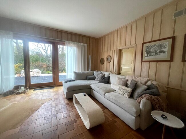 Building Photo - 31 Bridlewood Rd