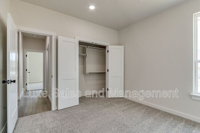 Building Photo - 8329 NW 163rd Ter