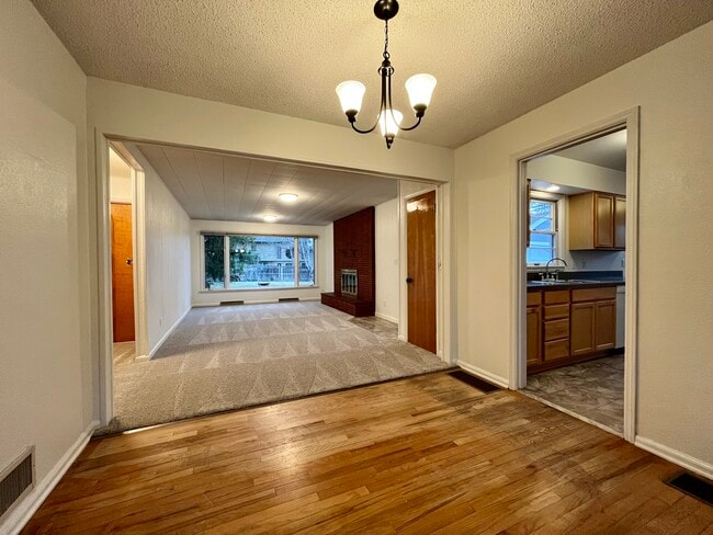 Building Photo - 2919 Rimview Dr