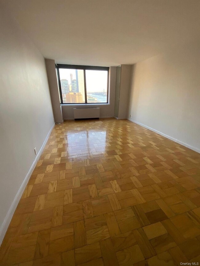 Building Photo - 415 E 37th St