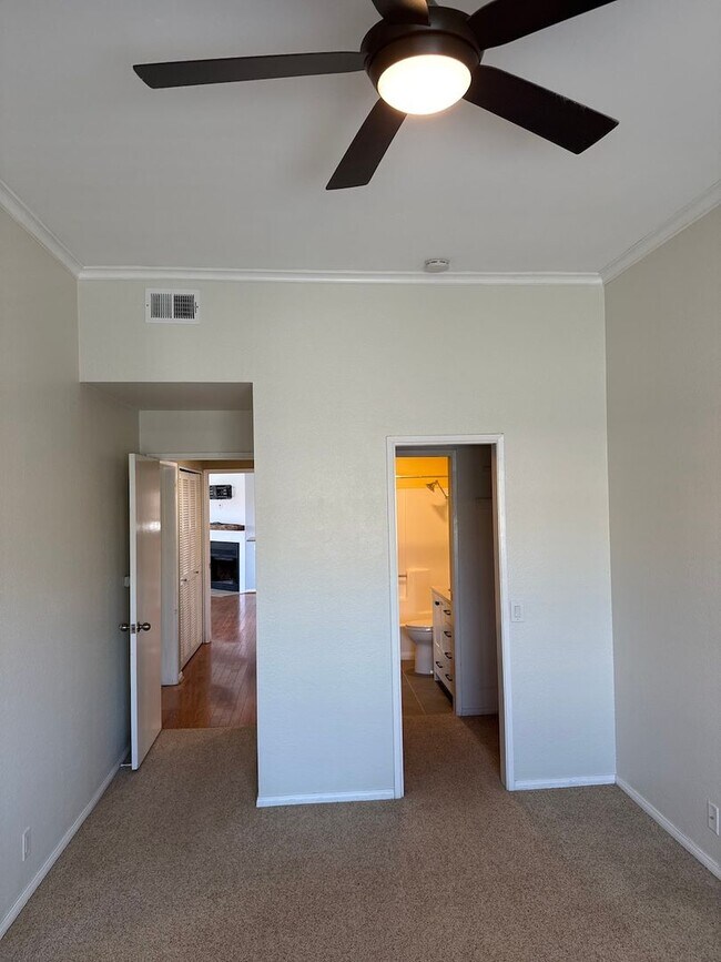 Building Photo - 2 BR/2BA Kensington Condominium with Garage