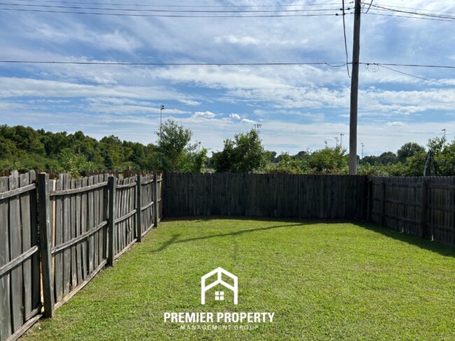 Building Photo - 7845 Shadowland Dr