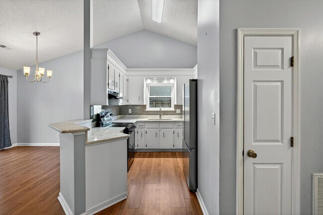 Building Photo - 112 Pipestone Dr