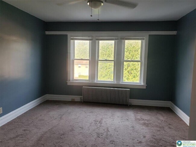 Building Photo - 915 S Front St