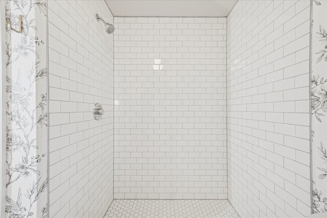 Building Photo - 2824 Meadow Brook Ct