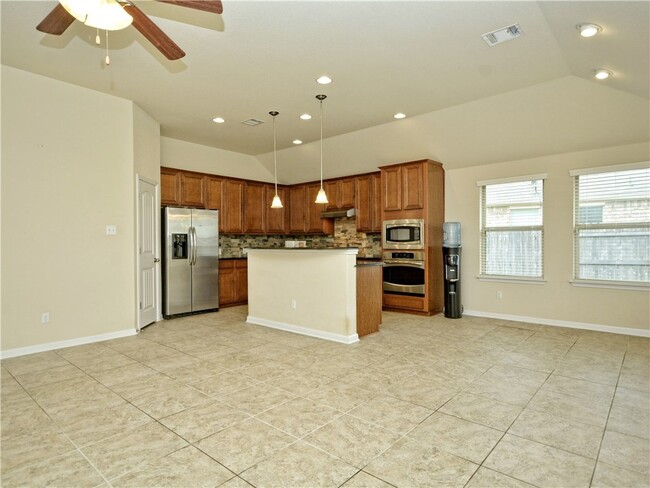 Building Photo - Excellent one story home available in Falc...