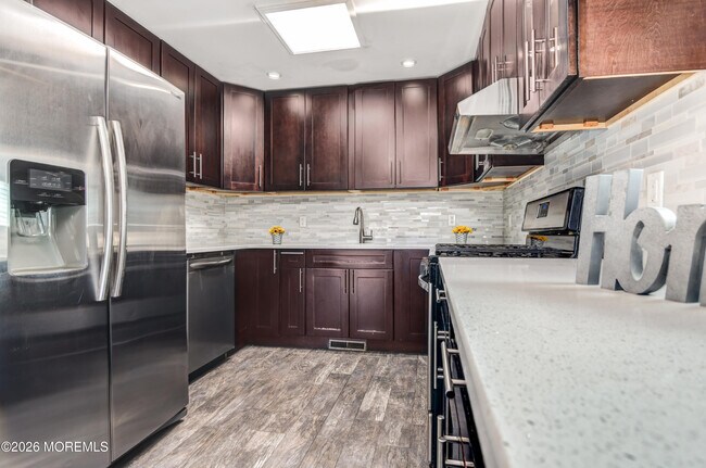 Building Photo - 167-169-169 N Main St