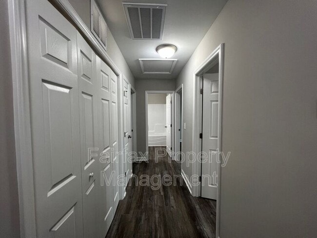 Building Photo - 2109 Hart St