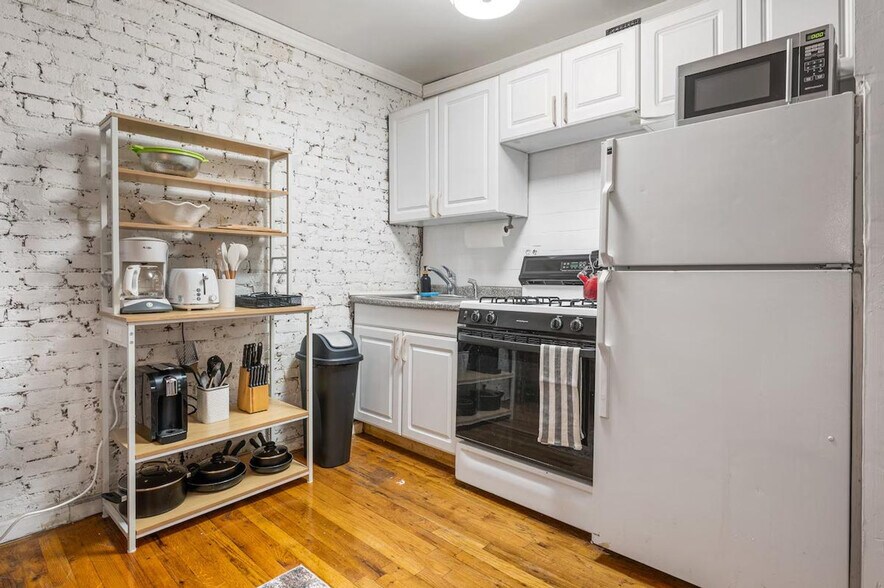 Building Photo - 341 W 30th St