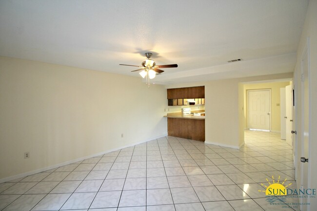 Building Photo - Great 2 Bedroom Townhouse in Fort Walton