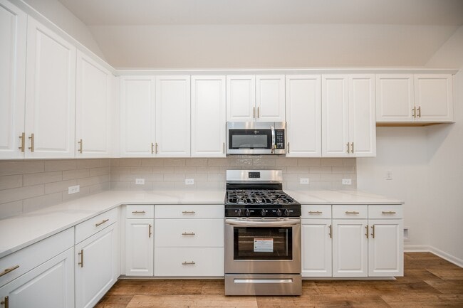 Building Photo - 42514 Summer Crst Rd