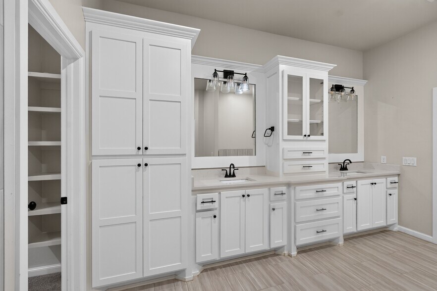 Building Photo - 709 Timber Trl
