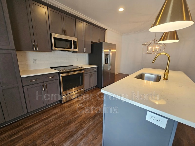 Building Photo - 607 Pompano Dr