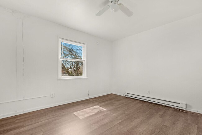 Building Photo - 611 Maude Ave