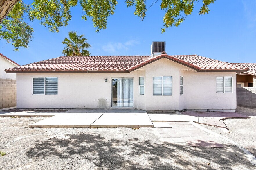 Building Photo - 5828 Meadow Dale Dr