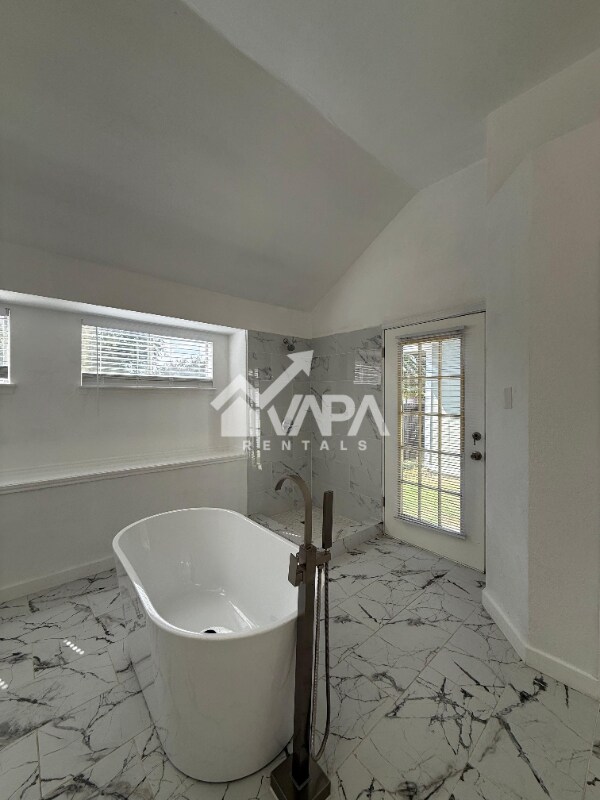 Building Photo - 9002 Mouton