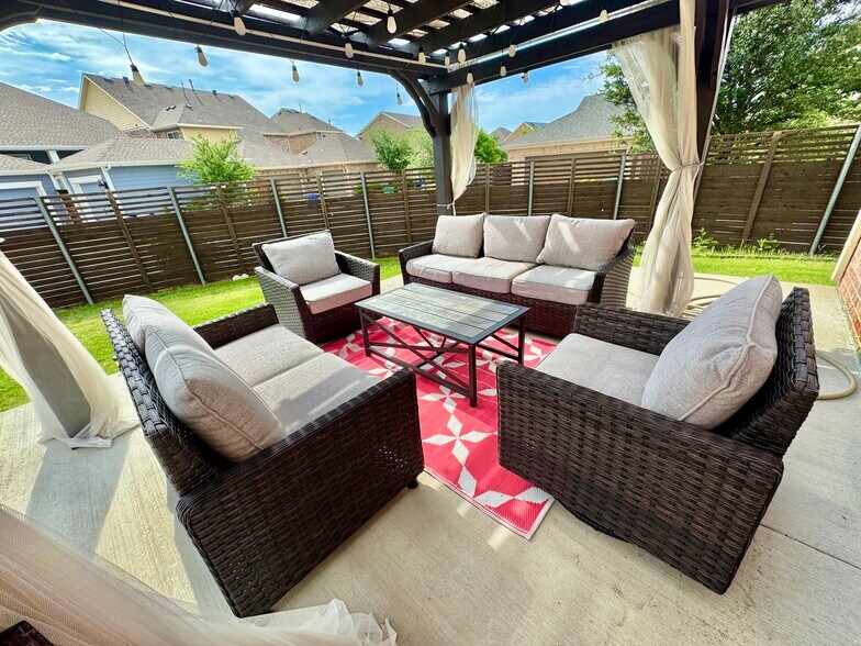 Backyard Pergola - 1132 Crane St