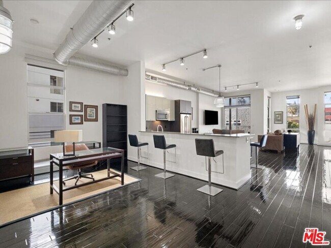 Building Photo - 13320 Beach Ave