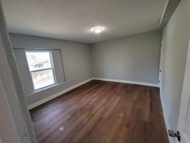 Building Photo - Sewanee (1105)