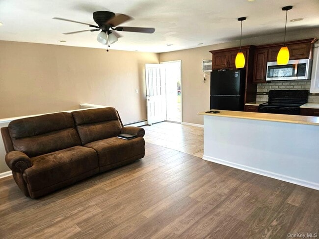 Building Photo - 56 Applegate Dr