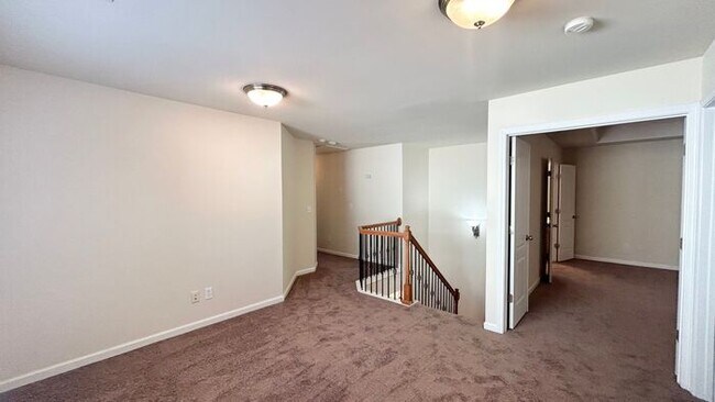 Building Photo - Alpharetta 4 Bedroom-3 Bathroom, Granite Counters, Stainless Appliances, Hardwoods