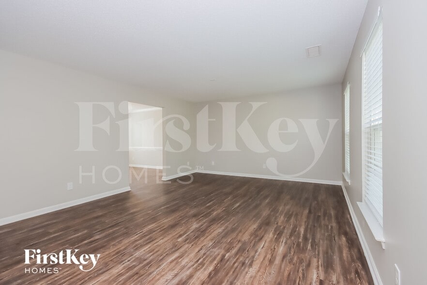 Building Photo - 145 Golden Valley Dr