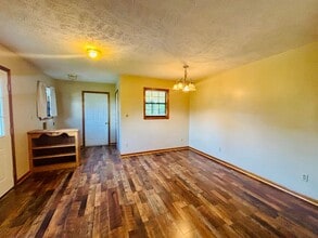 Building Photo - Country Living