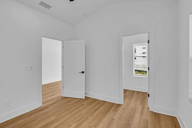 Building Photo - NEW BUILD