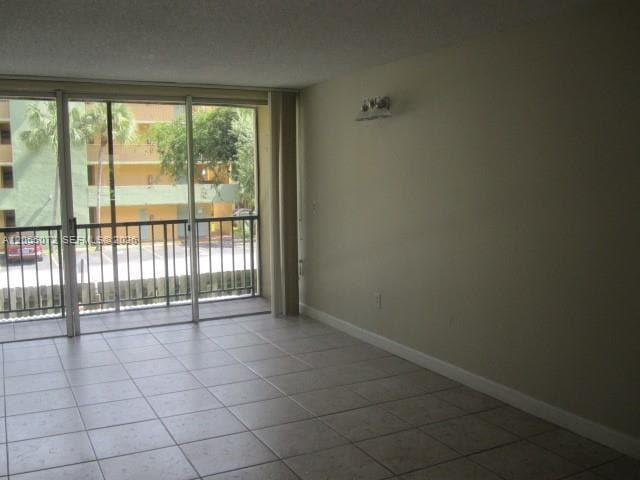 Building Photo - 8810 Fontainebleau Blvd