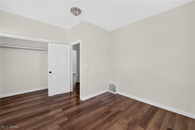 Building Photo - 505 Brown St