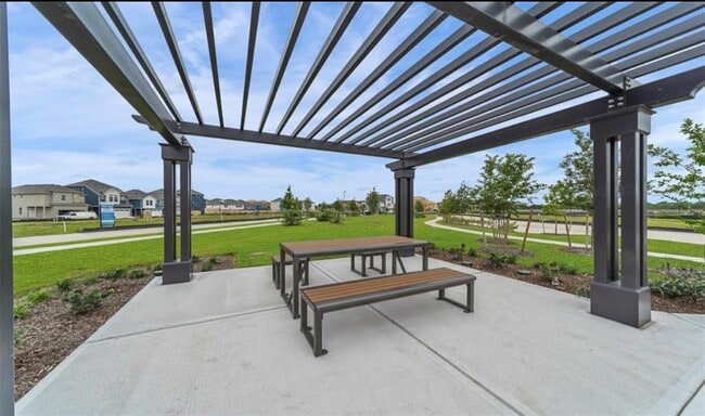 Building Photo - 2022 Groveland Glen Dr