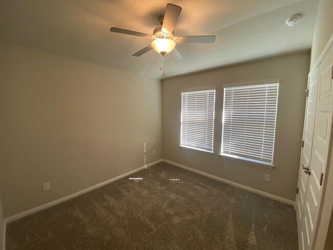 Building Photo - 10301 Mager Ln