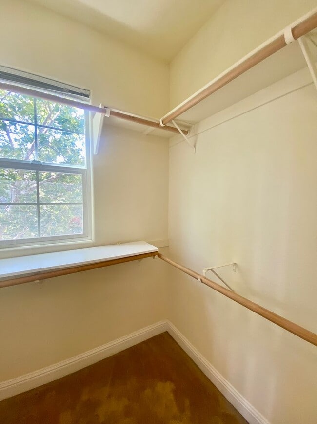 Building Photo - West Davis 5 Bedroom Home