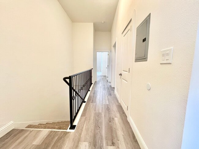 Building Photo - 963 Oak