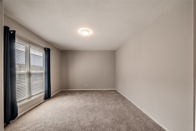 Building Photo - 2224 S Piney Point Rd