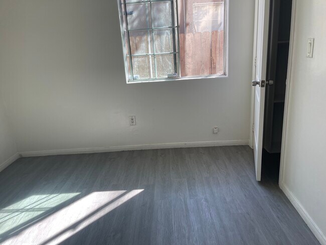 3rd bedroom - 14725 Polk St