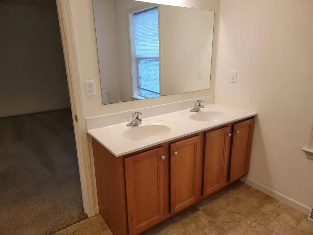 Building Photo - 701 Winding Ln