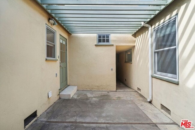 Building Photo - 10593 Wilkins Ave
