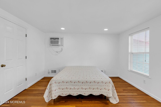 Building Photo - 509 8th Ave