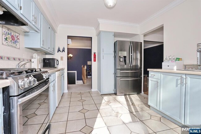 Building Photo - 173 Willowdale Ave