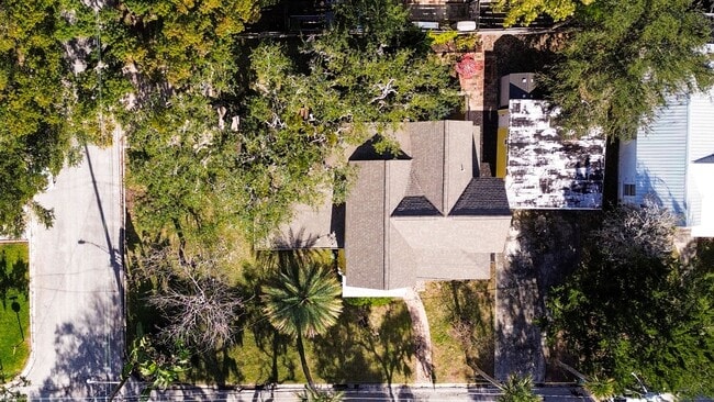 Building Photo - 14 Sanchez Ave