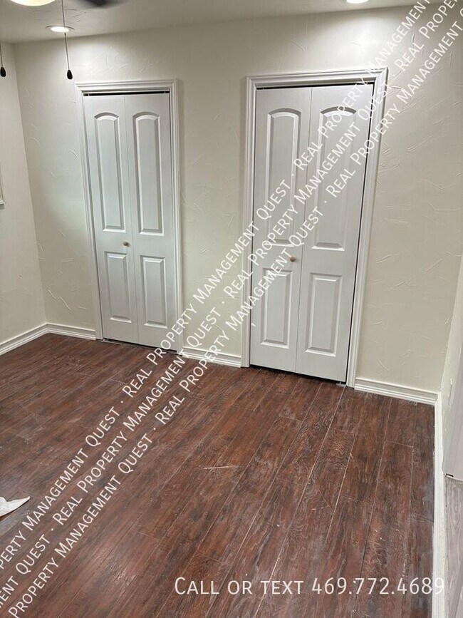 Building Photo - 802 Netherland Dr